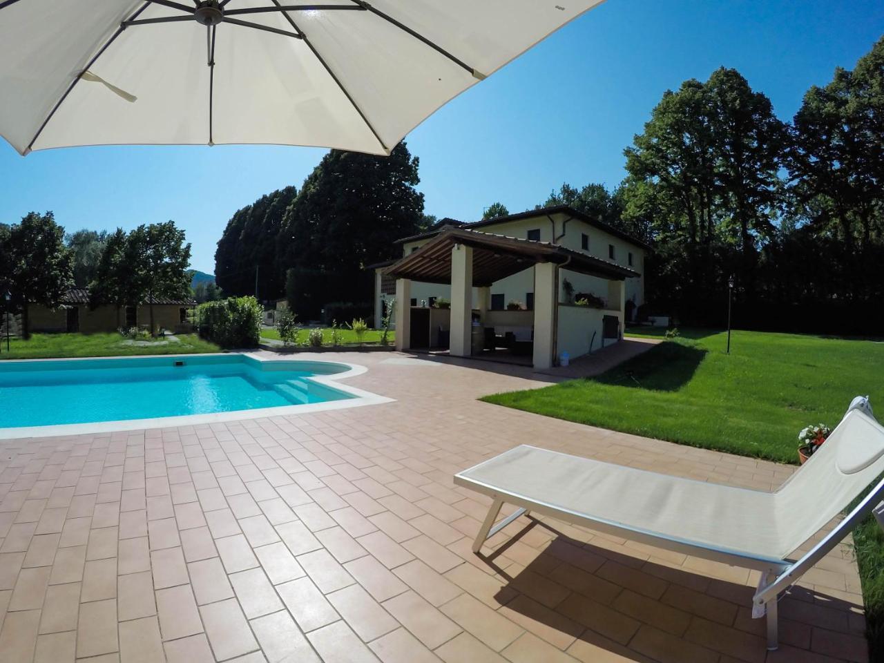 Casale La Fata: Tuscan Hillside Retreat with Independent Apartments Camaiore Exterior photo